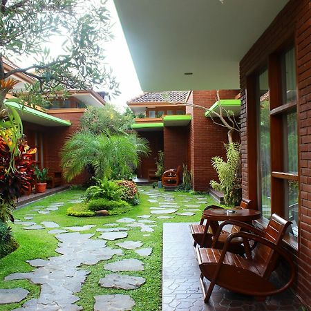 Hotel Rumput Resort & Resto Maguwo Exterior photo