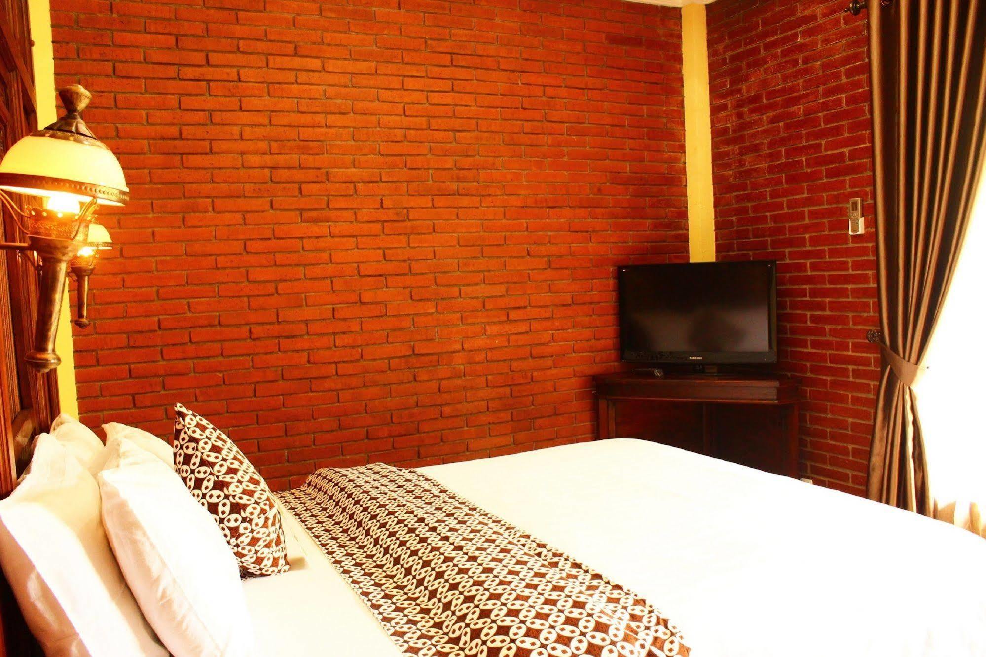 Hotel Rumput Resort & Resto Maguwo Exterior photo