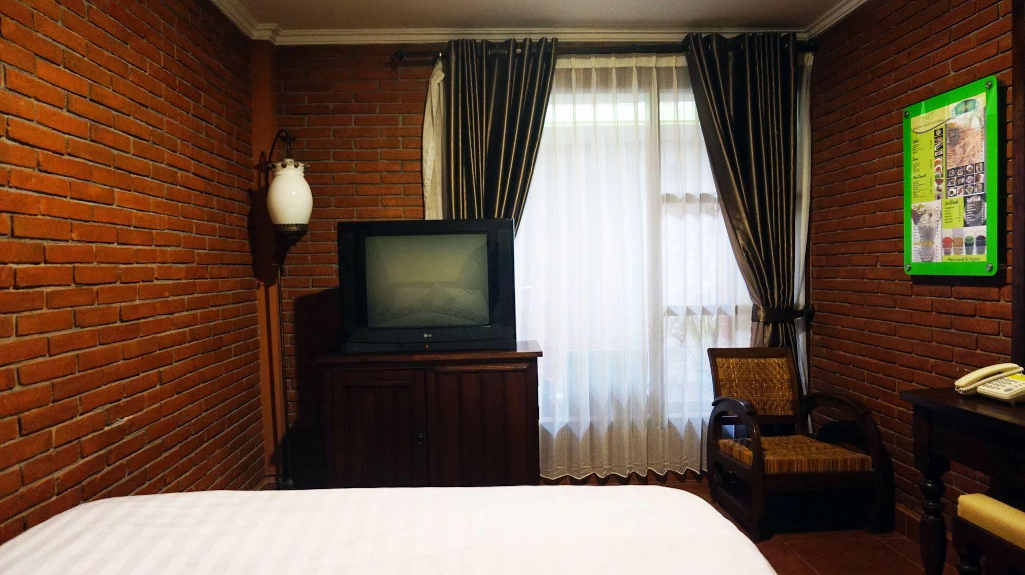 Hotel Rumput Resort & Resto Maguwo Exterior photo